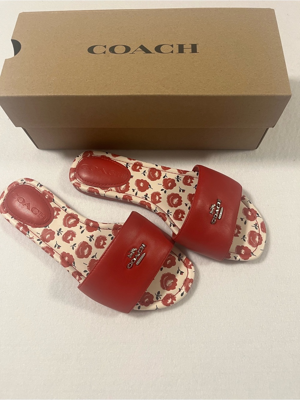 🌺Coach Lockup Red Floral Slide Sandals 
Size 6B
New with Tags